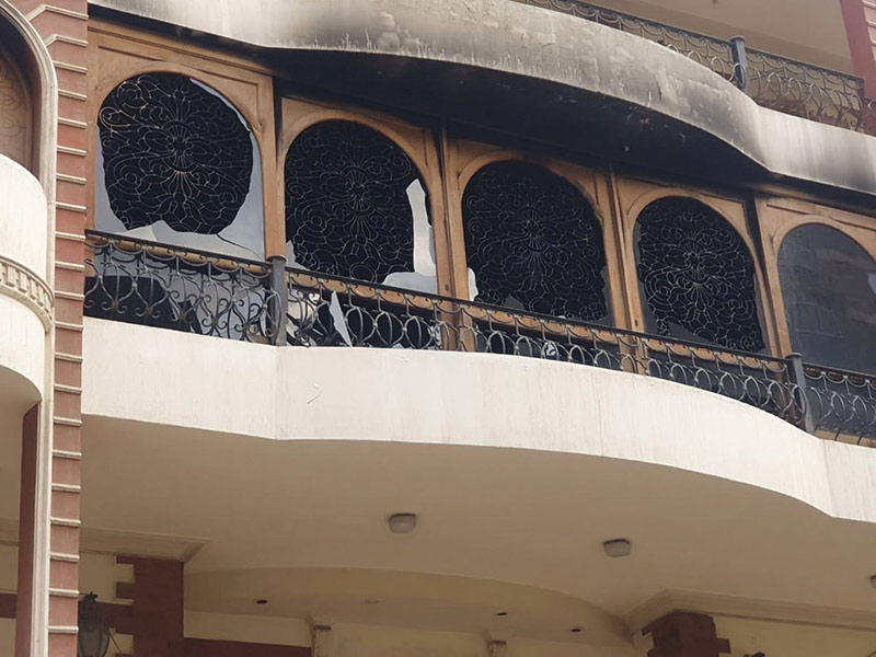 حريق ضخم يتسبب بوفاة والد الفنان إيهاب توفيق